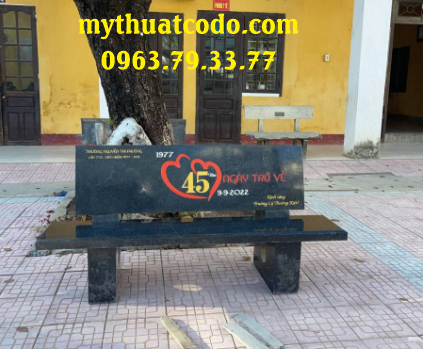 Ghế đá lưu niệm