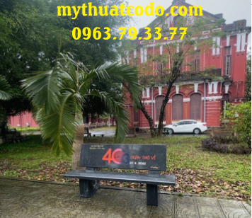 Ghế đá lưu niệm trường học