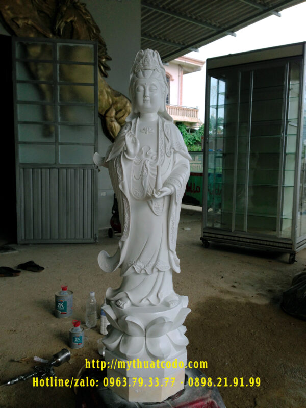 Tượng Phật Quan Thế âm đứng đài Sen