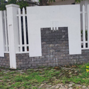 Đá Xanh 10x20cm hay còn gọi là đá tẩy xanh đen, đá chẻ đen, tẩy ú, đá bó