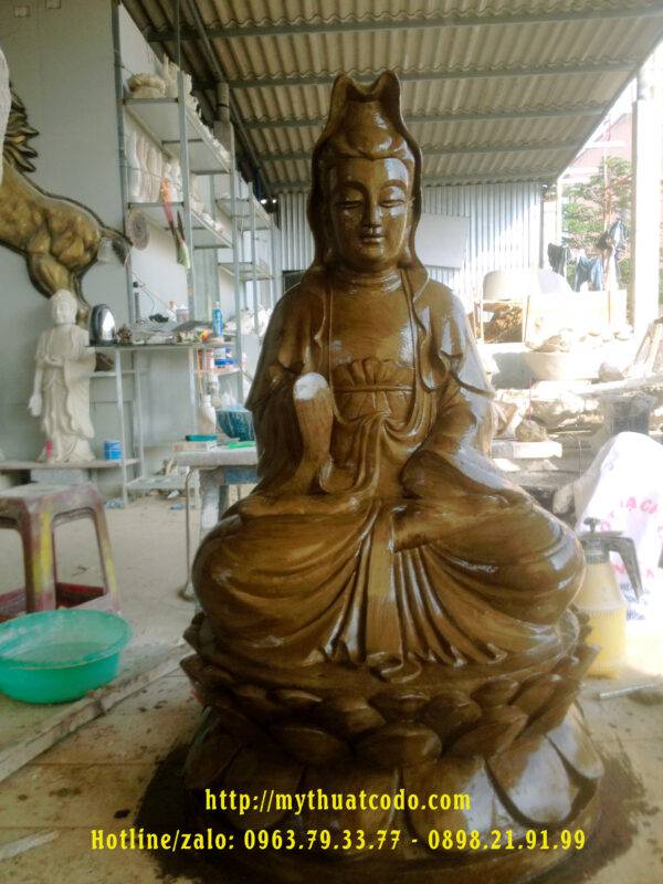 Tượng Ngài Quán Thế Âm Bồ tát tọa đài sen