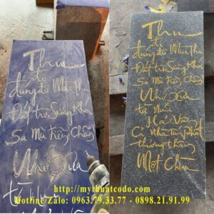 Tỉ mỉ khắc từng chữ trên Đá