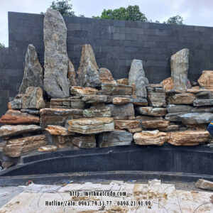 Thác nước làm bằng đá Cổ thạch