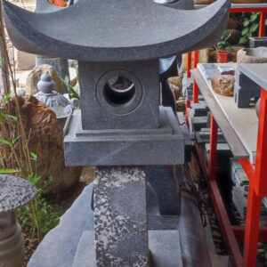 Đèn đá đen Huế - 86x39cm