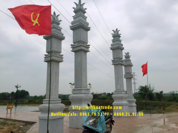 Cổng Đá được thi công và lắp đặt tại khu tưởng niệm Phường Sắn - Quảng Trị