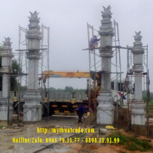 Đội thợ đang tiến hành lắp đặt