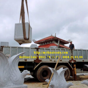 Vận chuyển cổng đá và Bia đá đến vị trí lắp đặt
