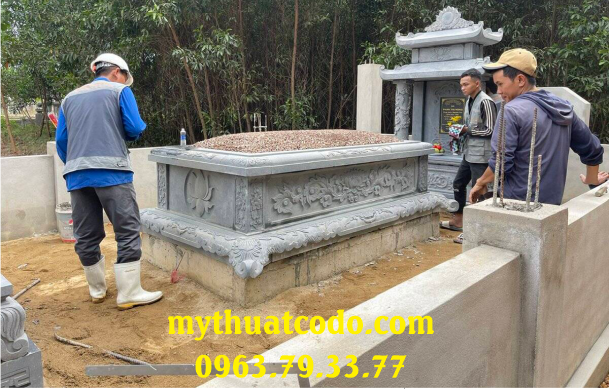 Lăng mộ đá mỹ nghệ Huế