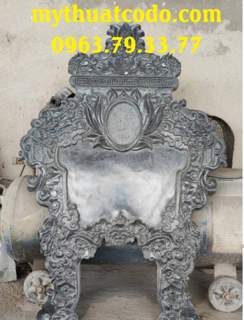 Bia đá tưởng niệm truyền thống