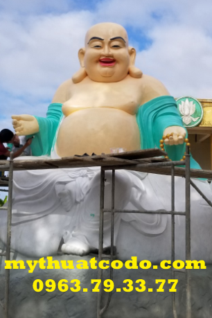 Tượng Phật Di Lặc ngoài trời