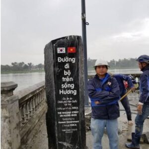 Biển hiệu đá Đường đi bộ trên sông Hương - Huế