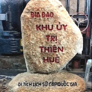 Quá trình khắc chữ trên đá bởi các nghệ nhân của Mỹ thuật Cố Đô