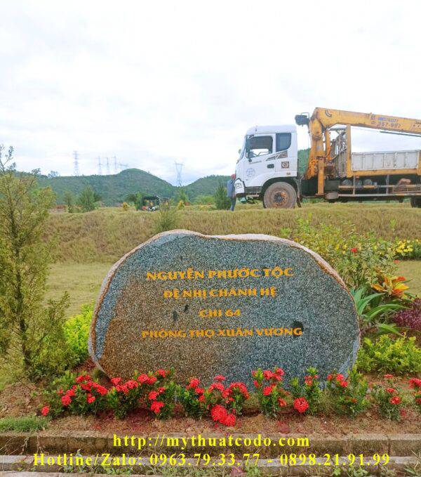 Khắc chữ nghệ thuật trên đá - Biển hiệu Nguyễn Phước Tộc