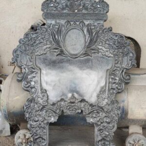 Đội ngũ Nghệ Nhân Mỹ Thuật Cố Đô chạm khắc tỉ mĩ từng chi tiết đường nét tinh sảo