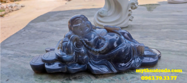 Tượng Di Lặc nằm bằng đá